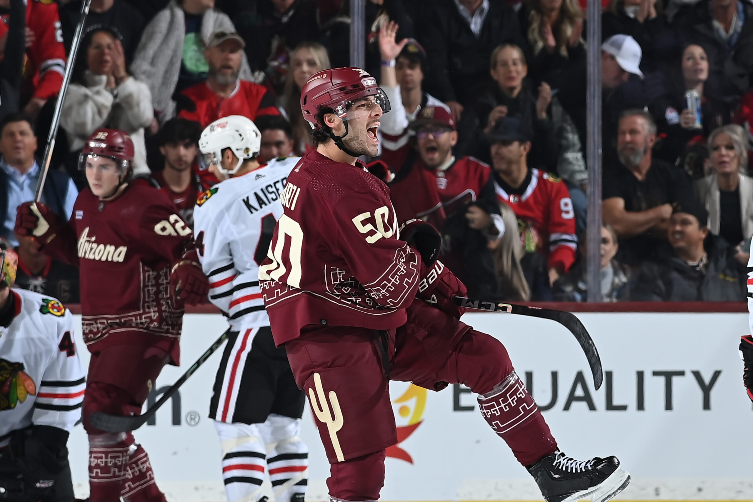 Blackhawks give up 8 unanswered goals in loss to Coyotes